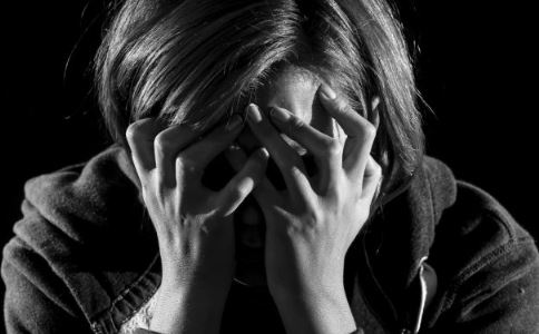 重庆一男子为了一个女厕位打伤女子